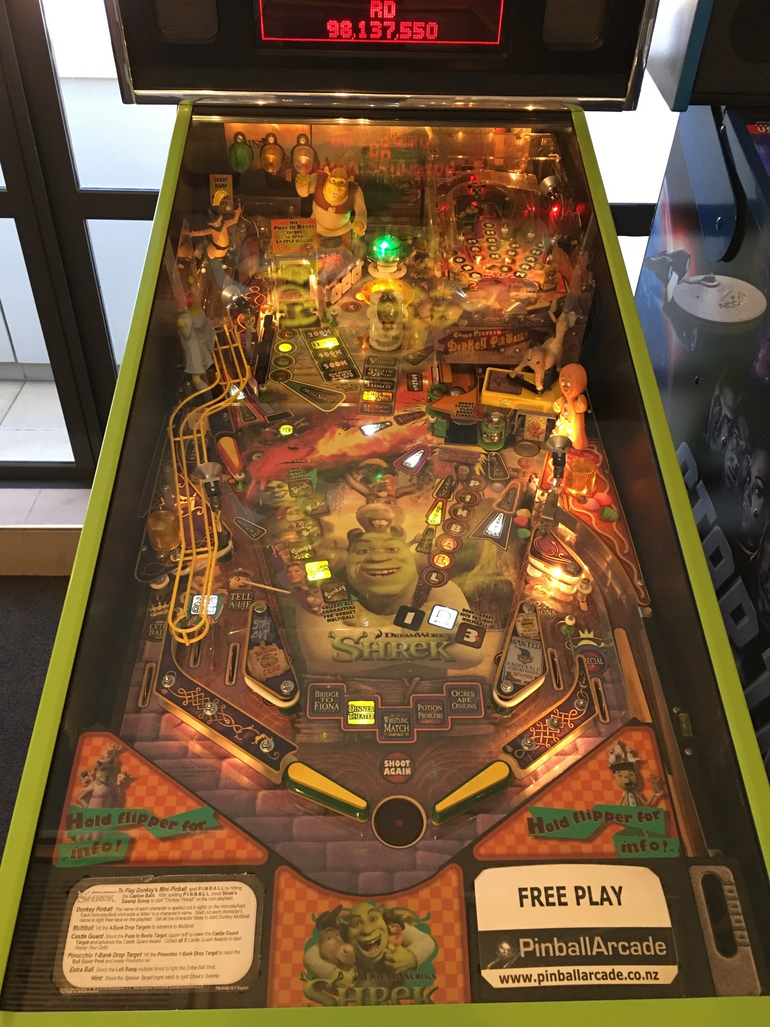 Stern Pinball Shrek (Refurbished) - Image 3